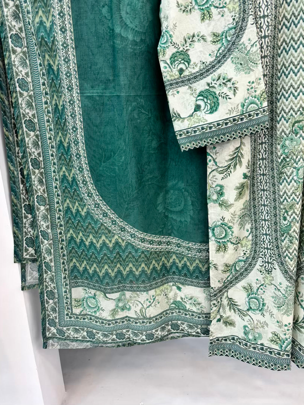 Mint Elegance Exclusive Printed Lawn PL19-A | Stitched | Summers | 3 Piece.