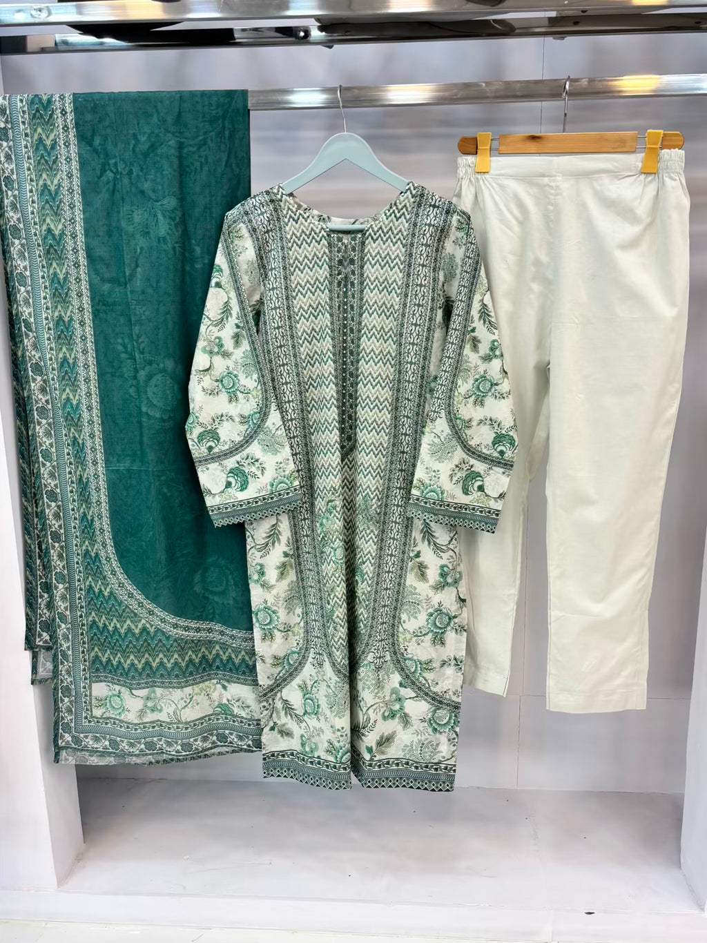 Mint Elegance Exclusive Printed Lawn PL19-A | Stitched | Summers | 3 Piece.