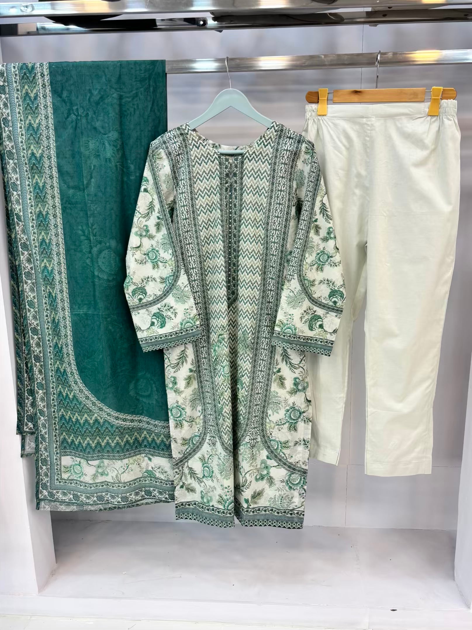 Mint Elegance Exclusive Printed Lawn PL19-A | Stitched | Summers | 3 Piece.