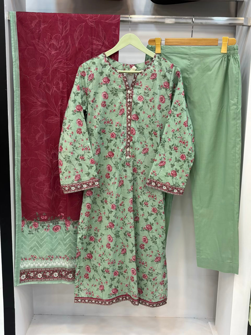 Floral Green Exclusive Printed Lawn PL06-A | Stitched | 3 Piece.