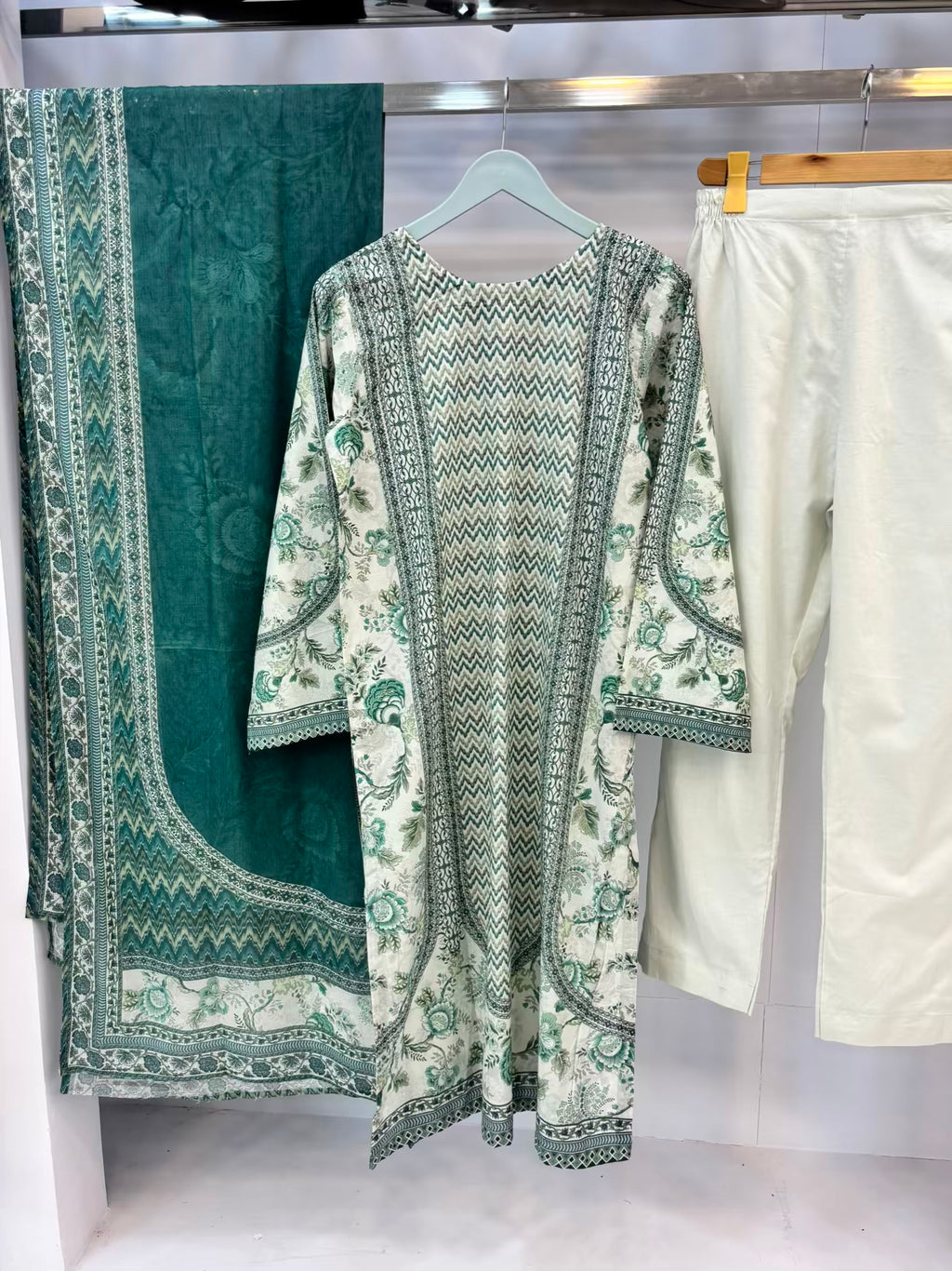 Mint Elegance Exclusive Printed Lawn PL19-A | Stitched | Summers | 3 Piece.