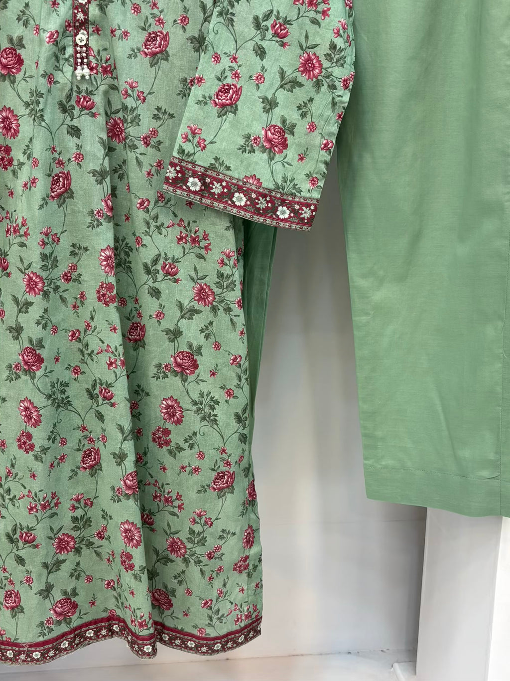 Floral Green Exclusive Printed Lawn PL06-A | Stitched | 3 Piece.