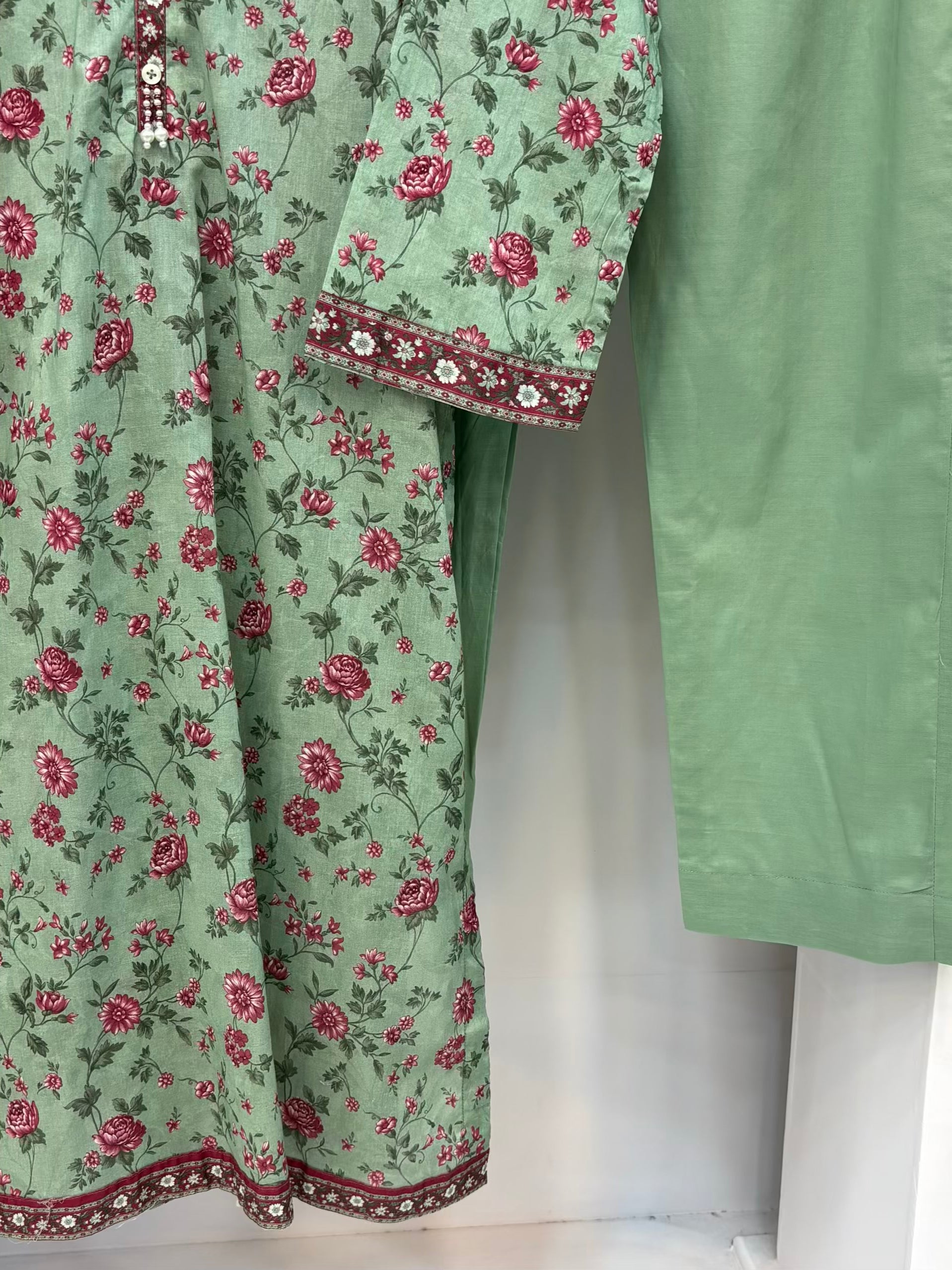 Floral Green Exclusive Printed Lawn PL06-A | Stitched | 3 Piece.
