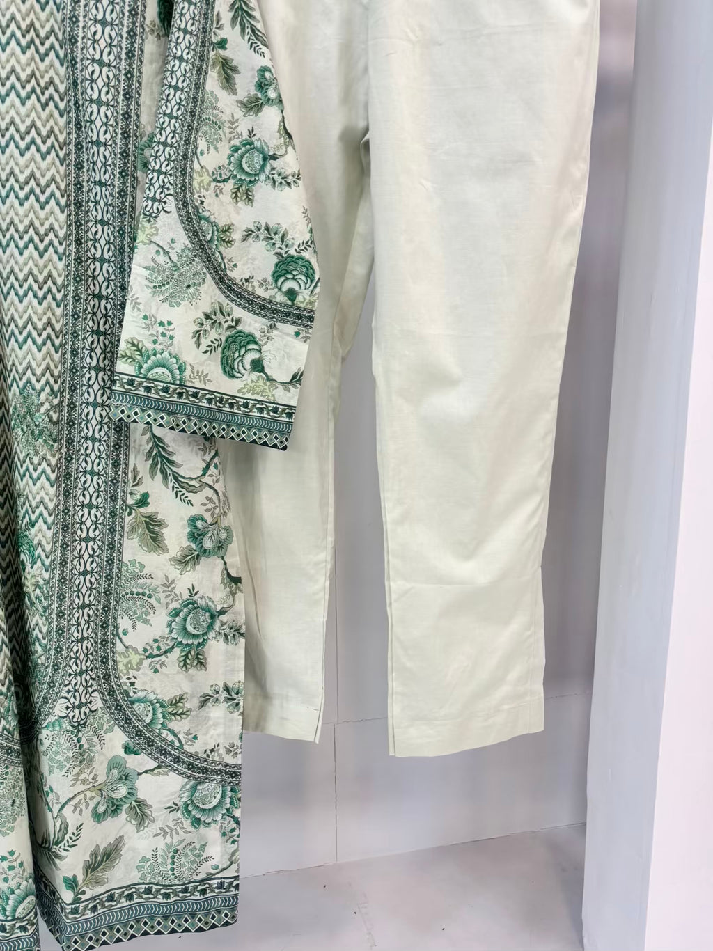 Mint Elegance Exclusive Printed Lawn PL19-A | Stitched | Summers | 3 Piece.
