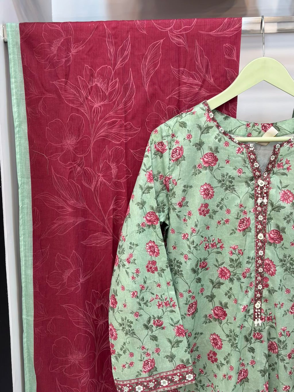 Floral Green Exclusive Printed Lawn PL06-A | Stitched | 3 Piece.