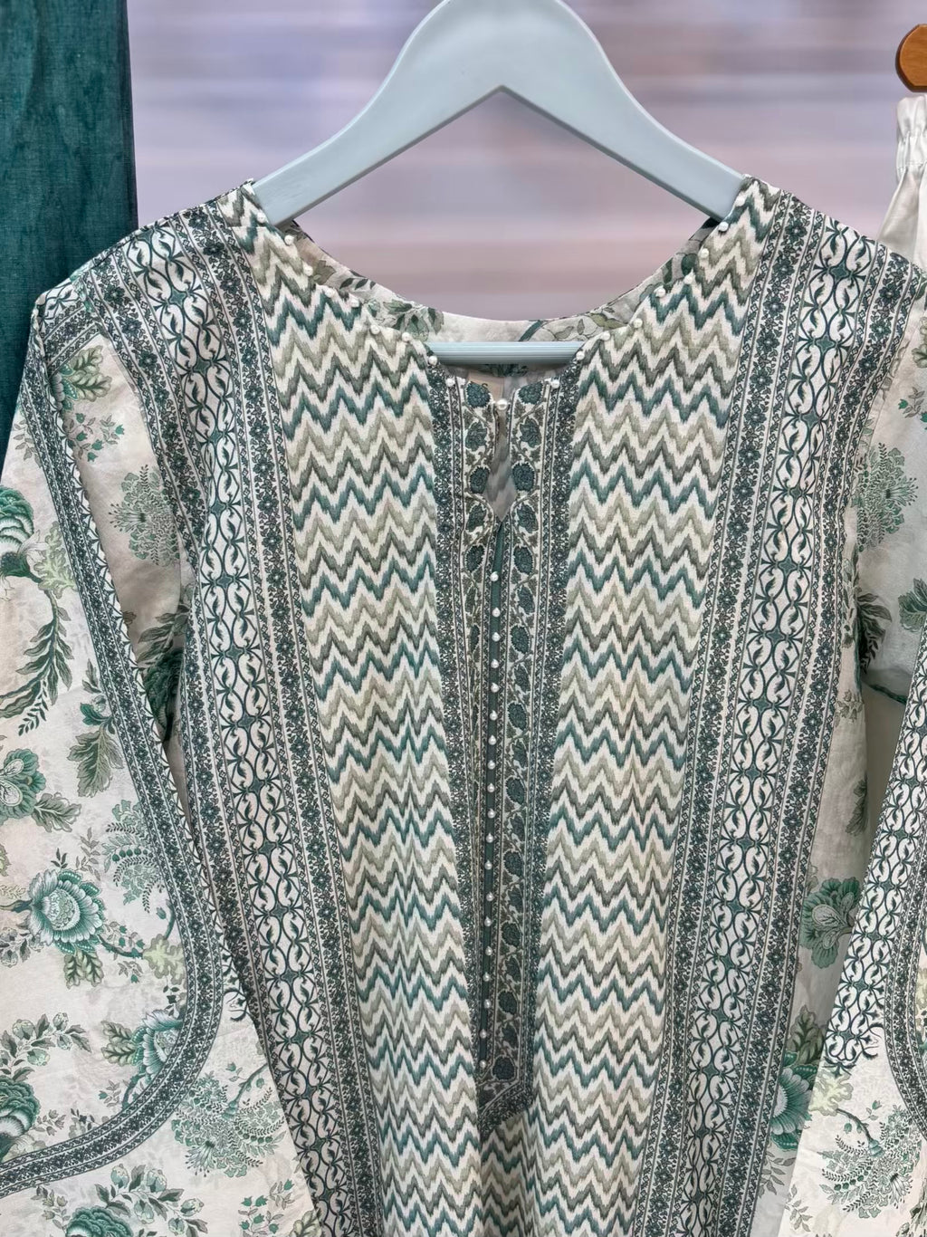 Mint Elegance Exclusive Printed Lawn PL19-A | Stitched | Summers | 3 Piece.